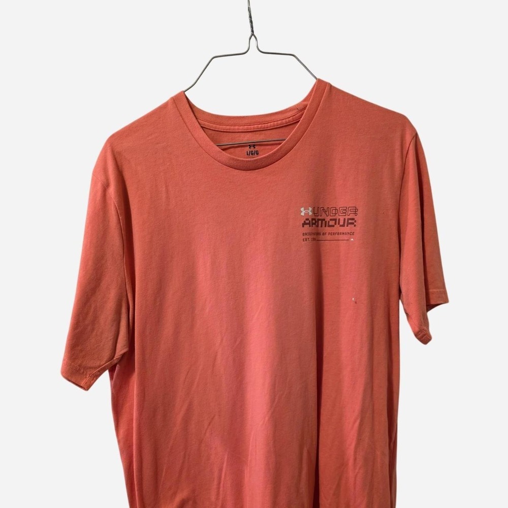 Under Armour orange graphic t-shirt with mountain/outdoor design 🏔️
